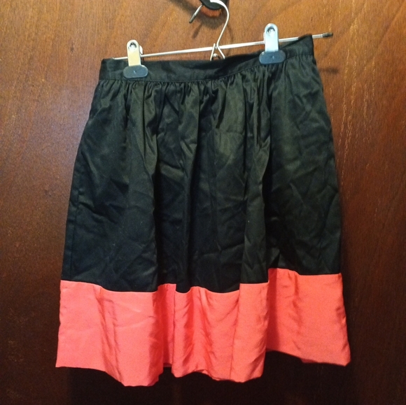Topshop Woman's Black And Fushia Skirt Size 6 Excellent Condition - Picture 2 of 2